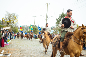 Foto - Desfile Cívico Farroupilha 2025