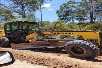 Equipe da secretária de Obras e Infraestrutura trabalha em trecho não pavimentado da ERS-516