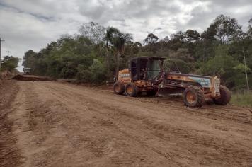 Manutenção na ERS 516
Estrada que liga São Martinho da Serra à Santa Maria