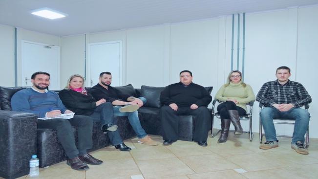 Administração se reúne com empresa de auditoria contábil